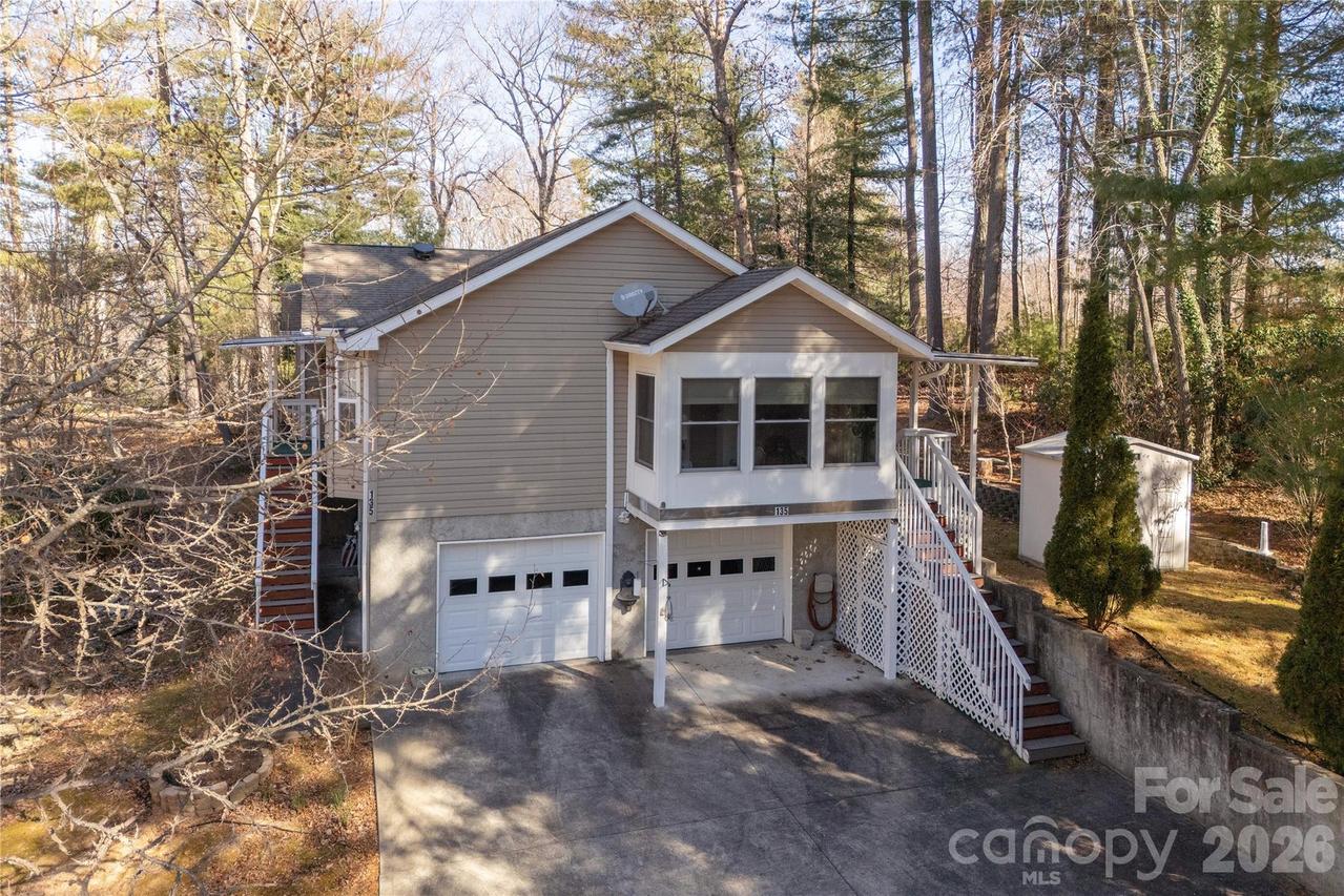 135 Reservoir Dr., Hendersonville, NC 28739