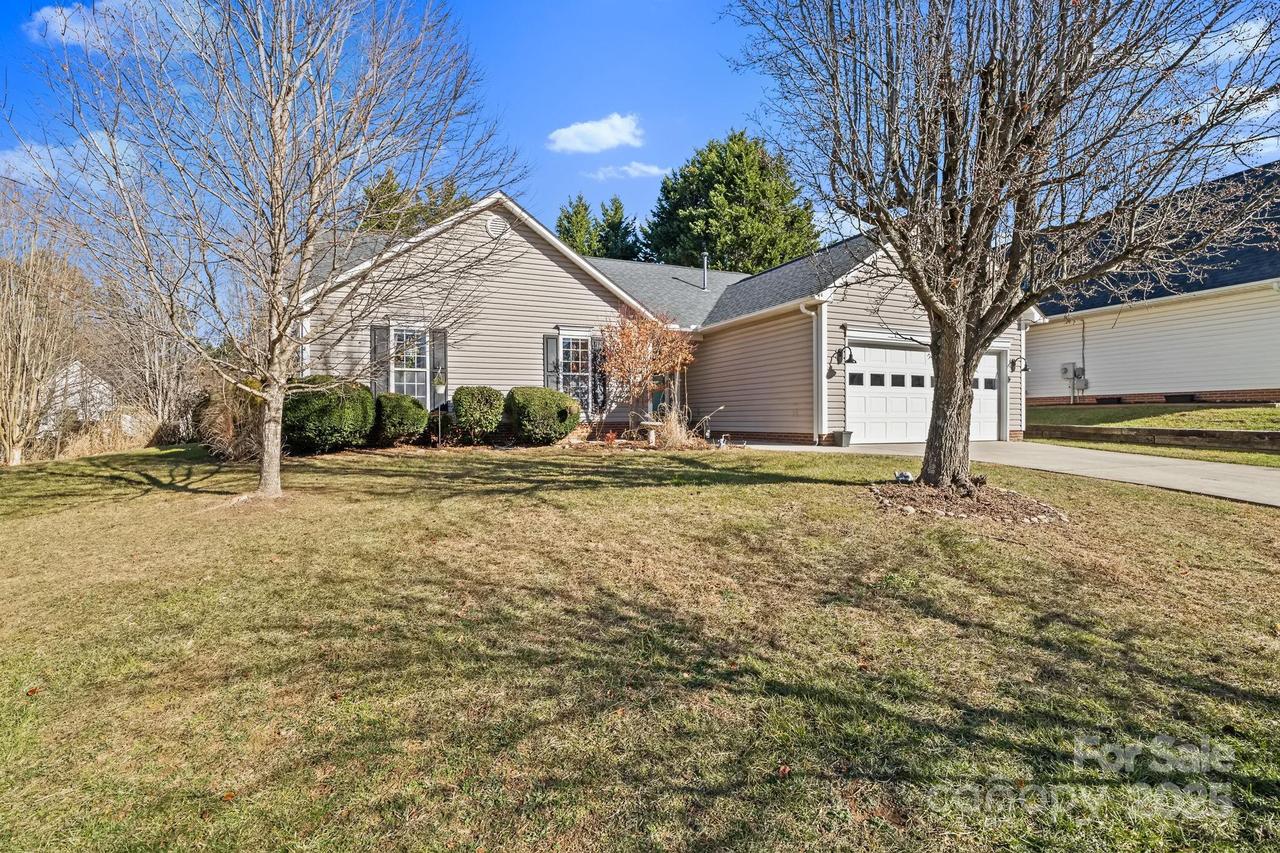 28 Sand Pebble Ct., Fletcher, NC 28732