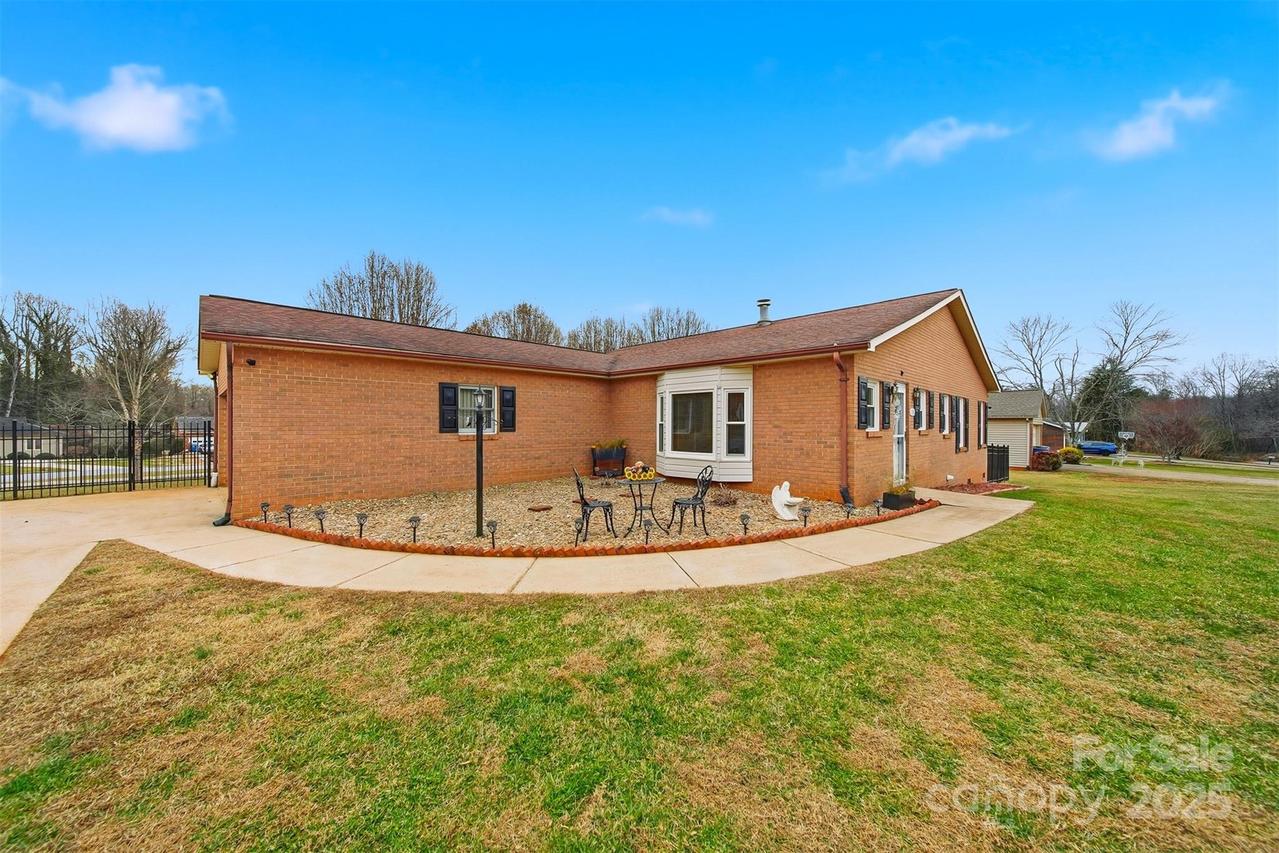 2336 21st Ave., Hickory, NC 28601