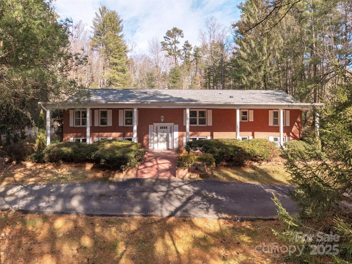 2640 Haywood Rd., Hendersonville, NC 28791