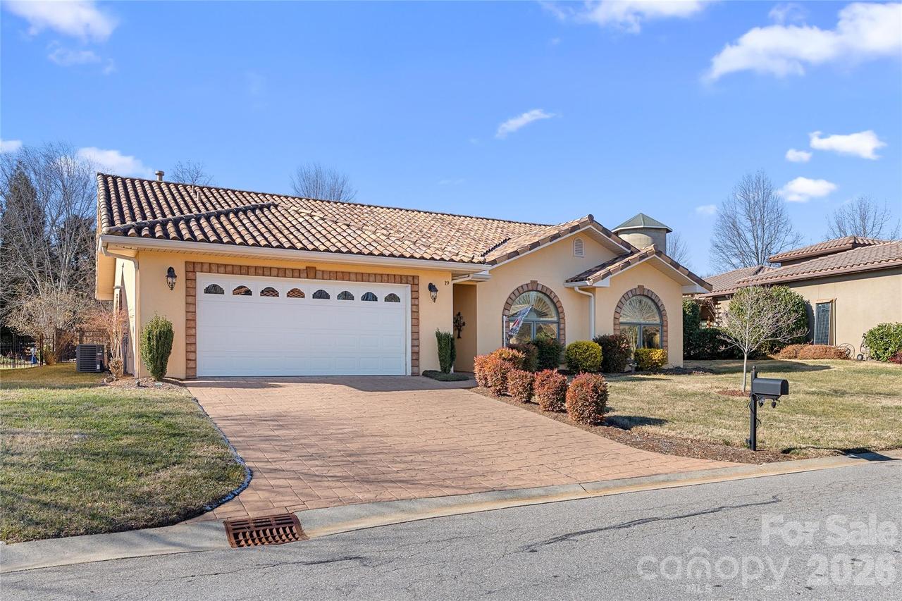 19 Pacifico Dr., Asheville, NC 28806