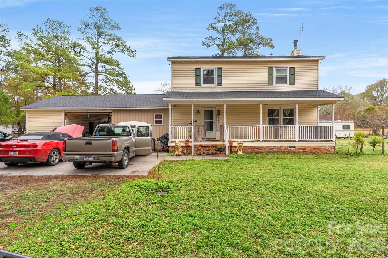 51 Lakeside Dr., Fair Bluff, NC 28439