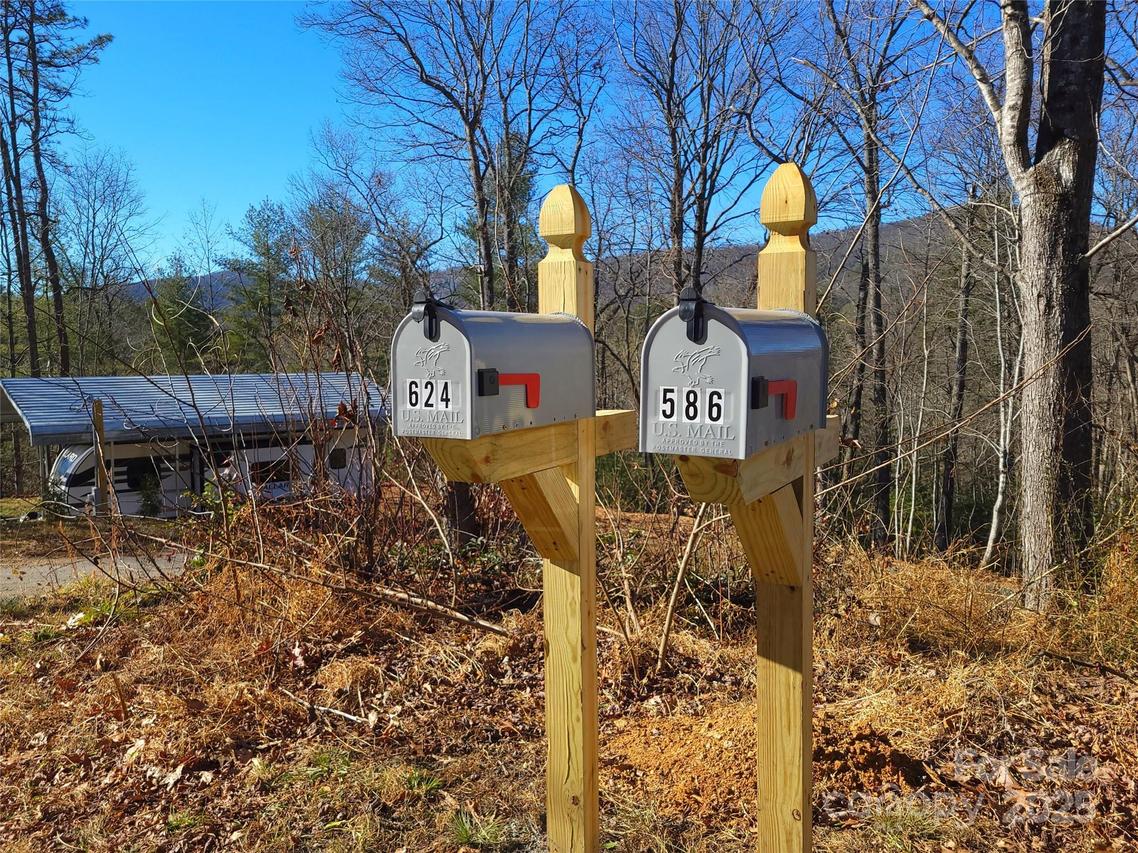 624/586 Turkey Pen Gap Rd., Horse Shoe, NC 28742