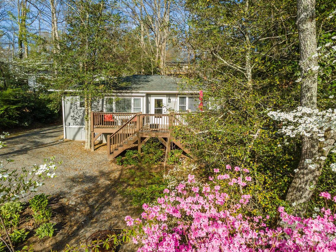 416 S Cherokee Ave., Black Mountain, NC 28711