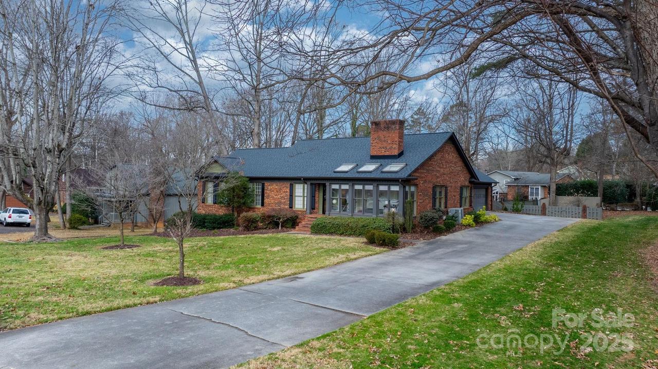 489 17th Ave., Hickory, NC 28601