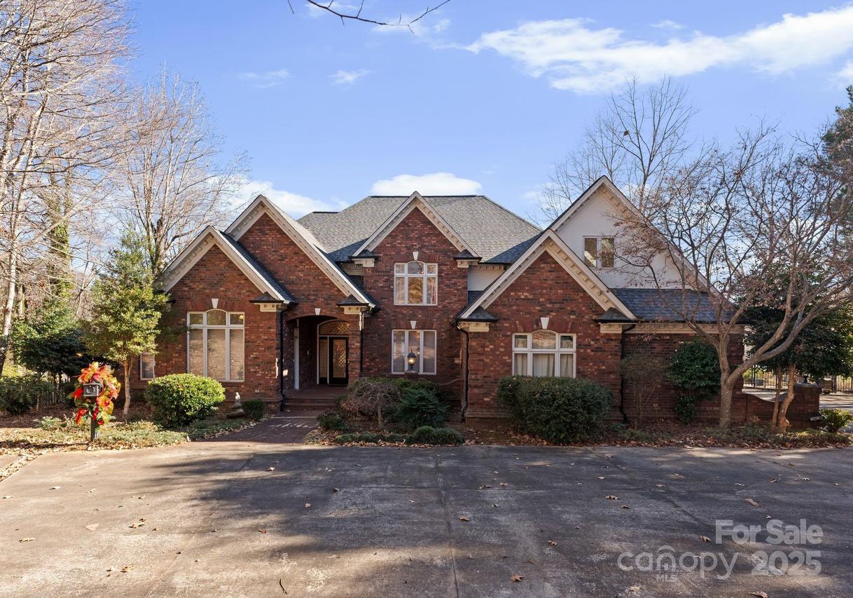 718 Eagle Point Ct., Matthews, NC 28104