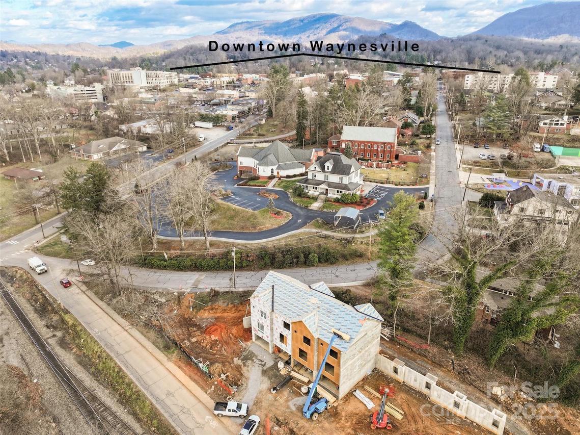 41 Richland St., Waynesville, NC 28786