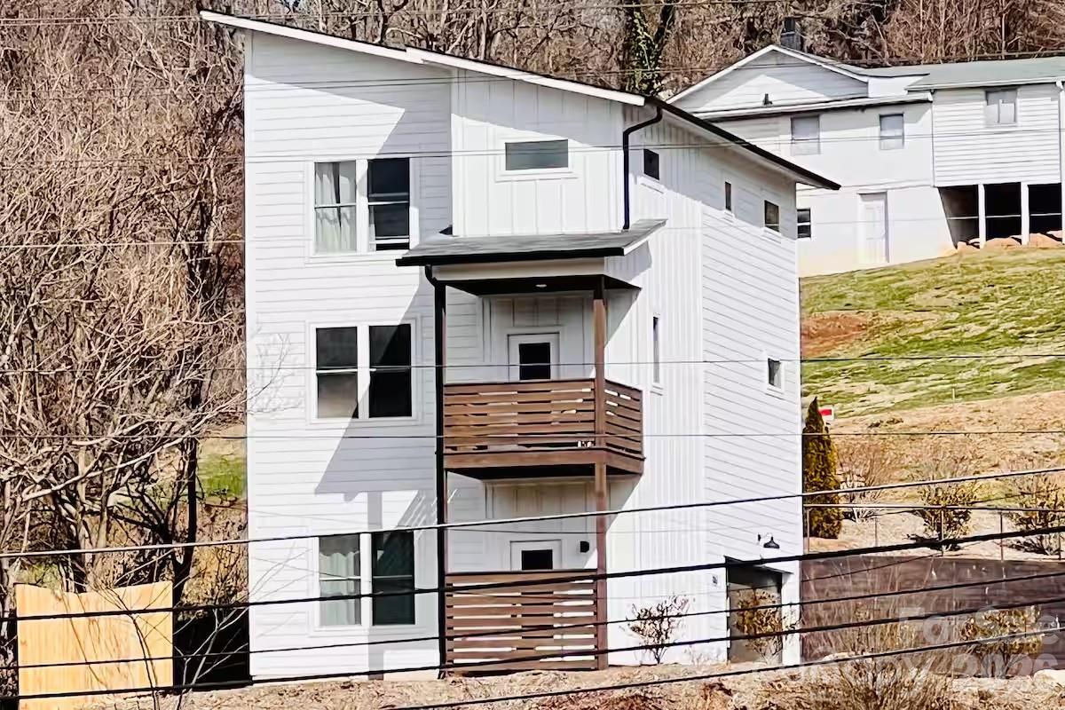 1063 Riverside Dr., Asheville, NC 28804
