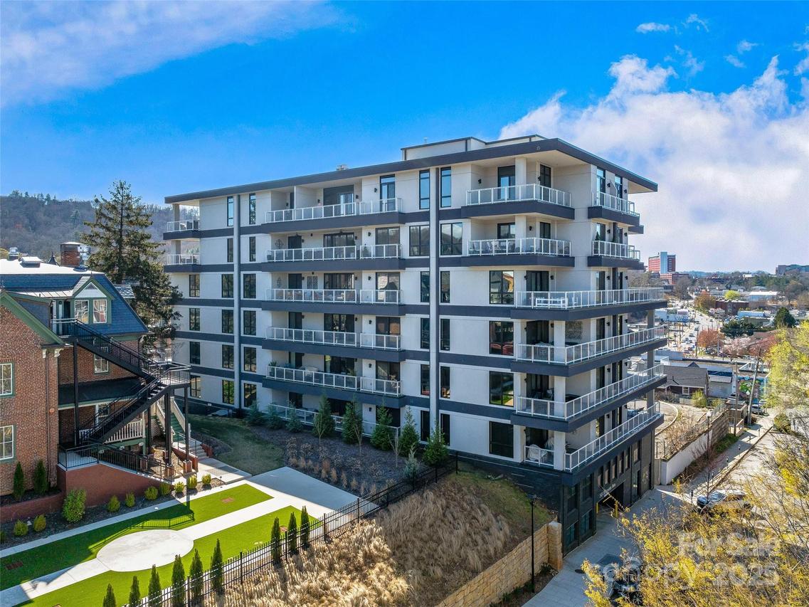 145 Biltmore Ave. #702, Asheville, NC 28801