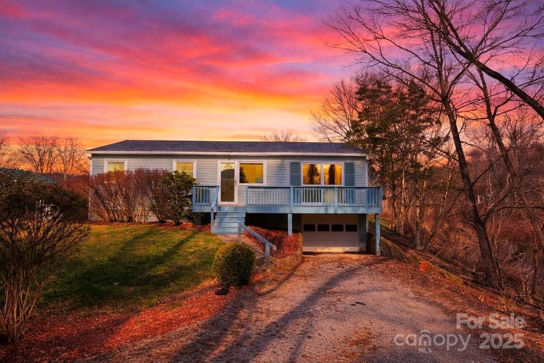 31 Stanley St., Candler, NC 28715