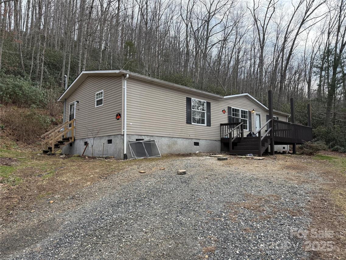 55 Twin Oaks Ln., Spruce Pine, NC 28777