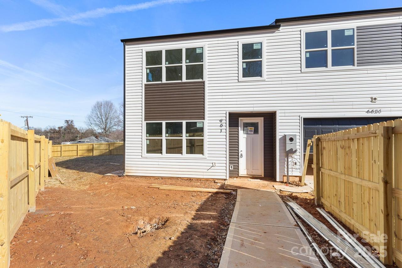 901 N Hoskins Rd., Charlotte, NC 28216
