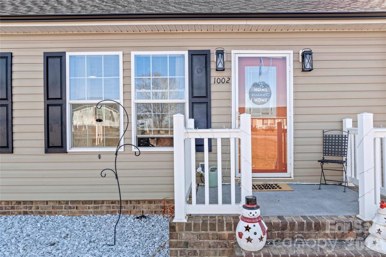 1002 Crestline Dr., Yadkinville, NC 27055