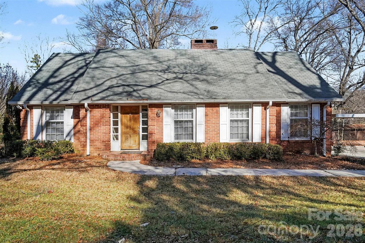 1215 Robinhood Cir., Charlotte, NC 28227