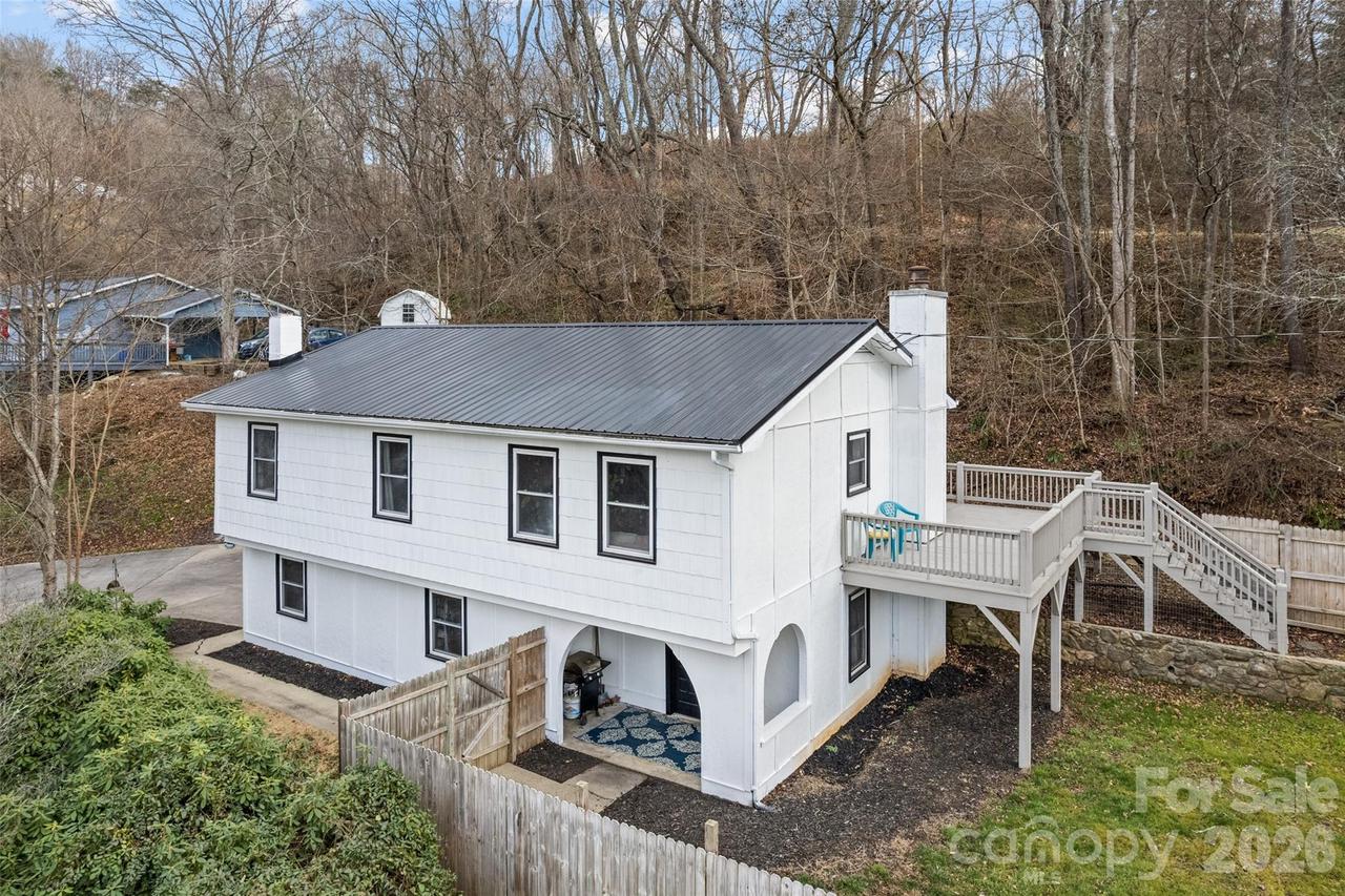 144 Pinehaven Dr., Clyde, NC 28721