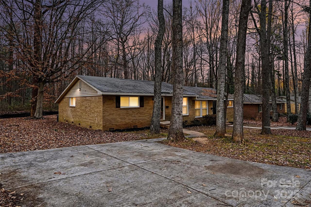 5001 Lakecrest Dr., Charlotte, NC 28215