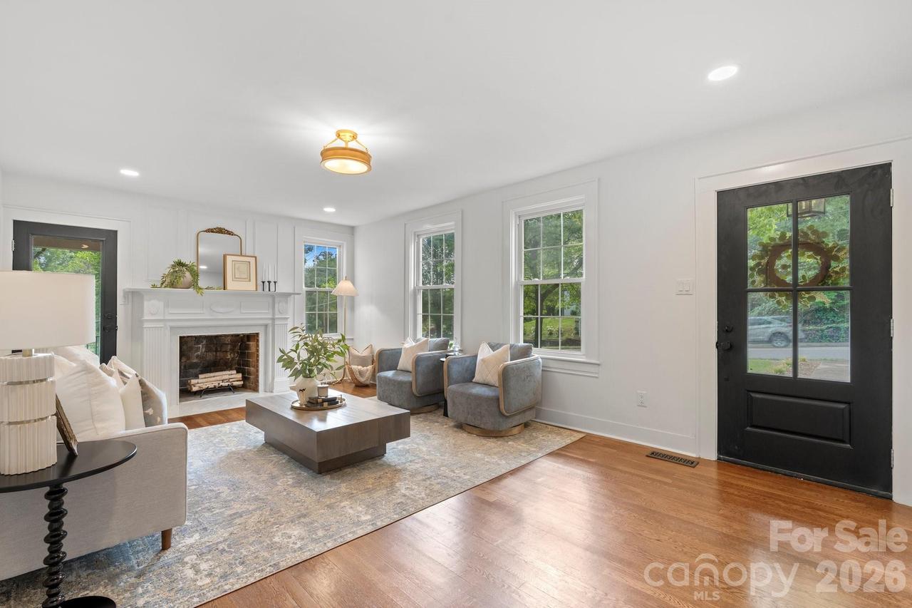 625 4th Street Dr., Hickory, NC 28601