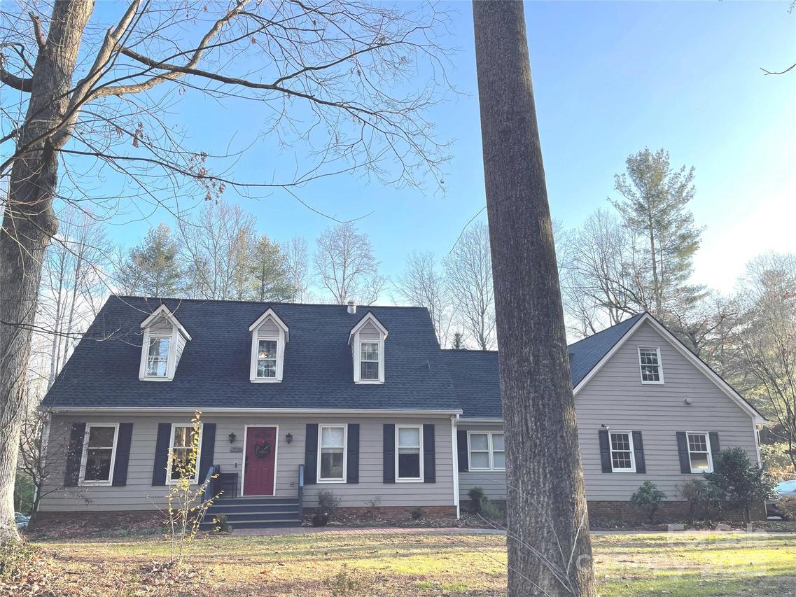 616 Erkwood Dr., Hendersonville, NC 28739