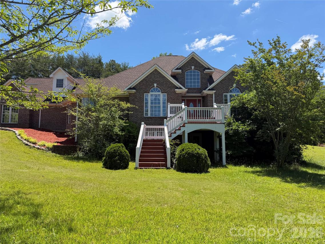 92 Rodaeo Dr., Columbus, NC 28722