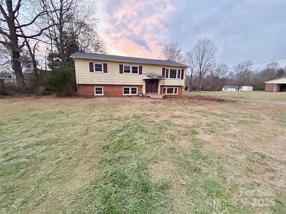 2330 40th Avenue Ct., Hickory, NC 28601