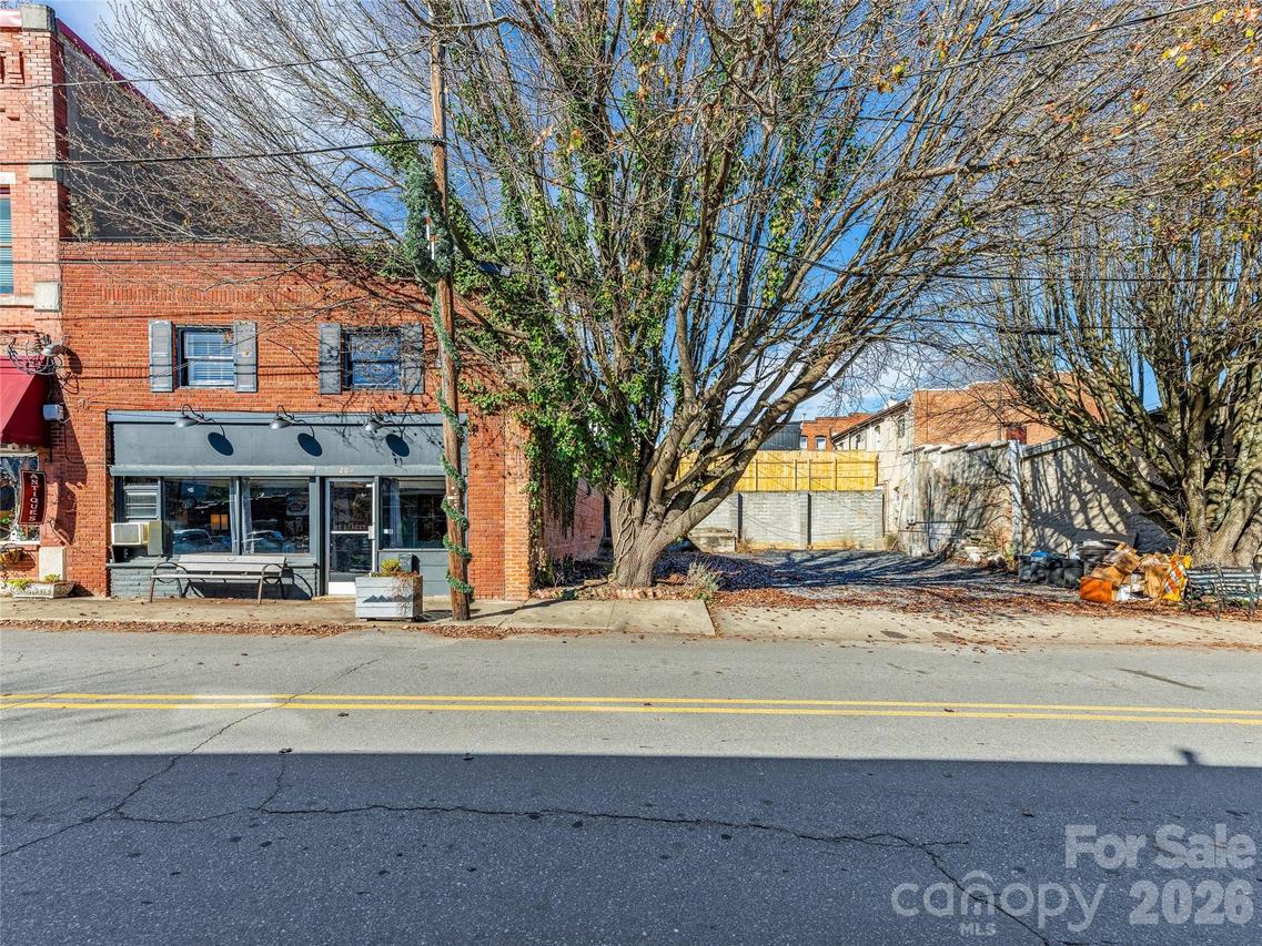 204 Sutton Ave., Black Mountain, NC 28711
