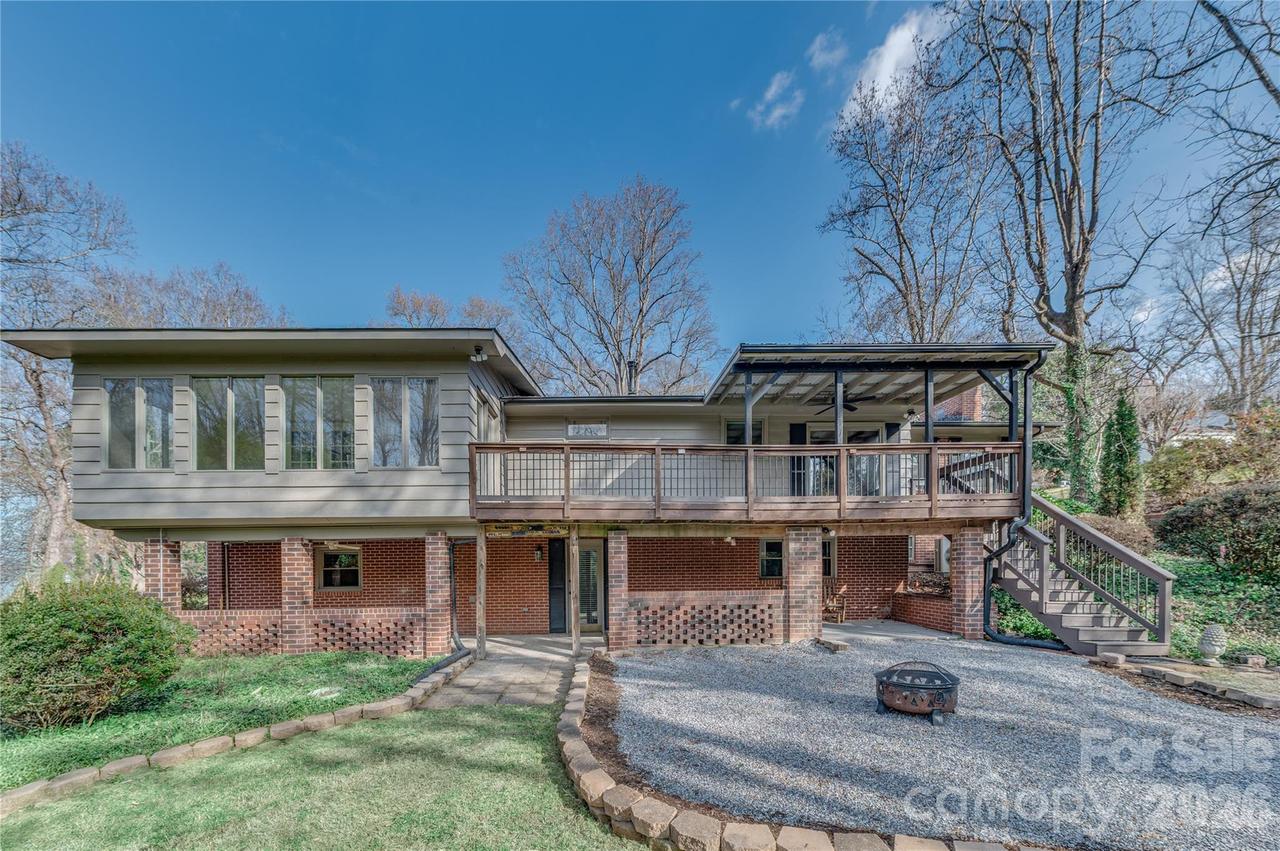 111 Kinwood St., Morganton, NC 28655