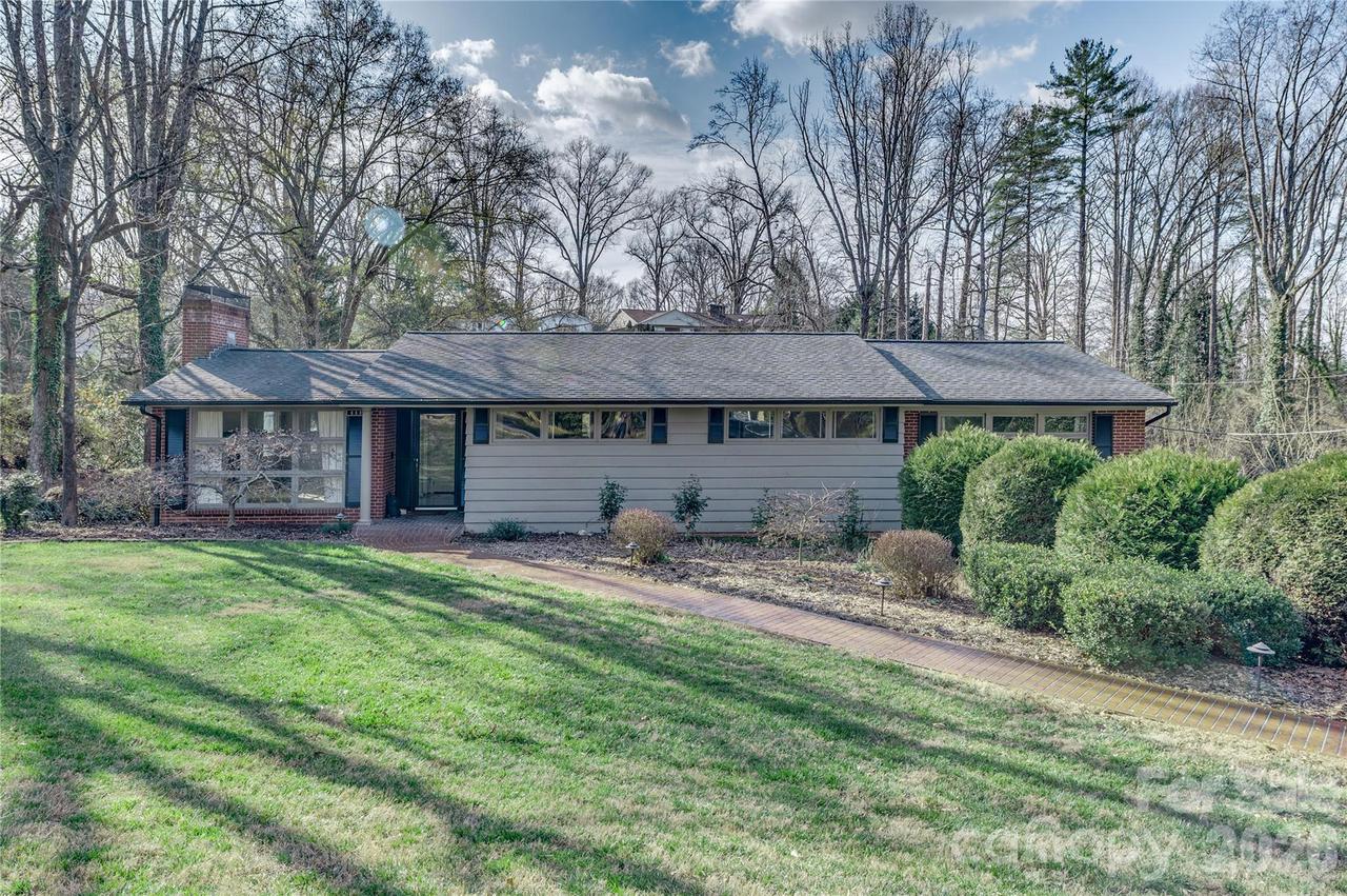 111 Kinwood St., Morganton, NC 28655