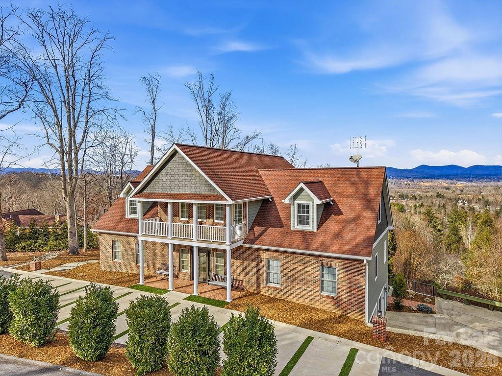 38 Sweetwater Oaks Dr., Fletcher, NC 28732