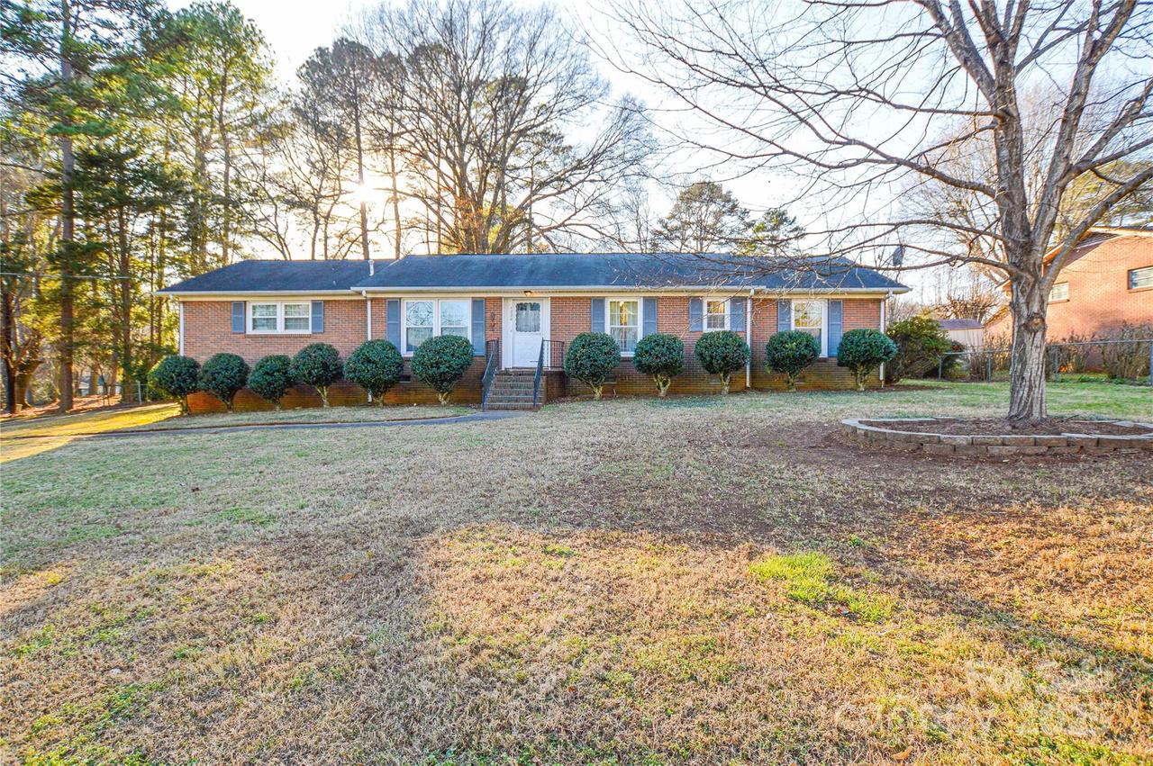 1220 Regehr Ave., Charlotte, NC 28214