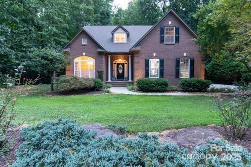 207 Streamside Pl., Mooresville, NC 28115