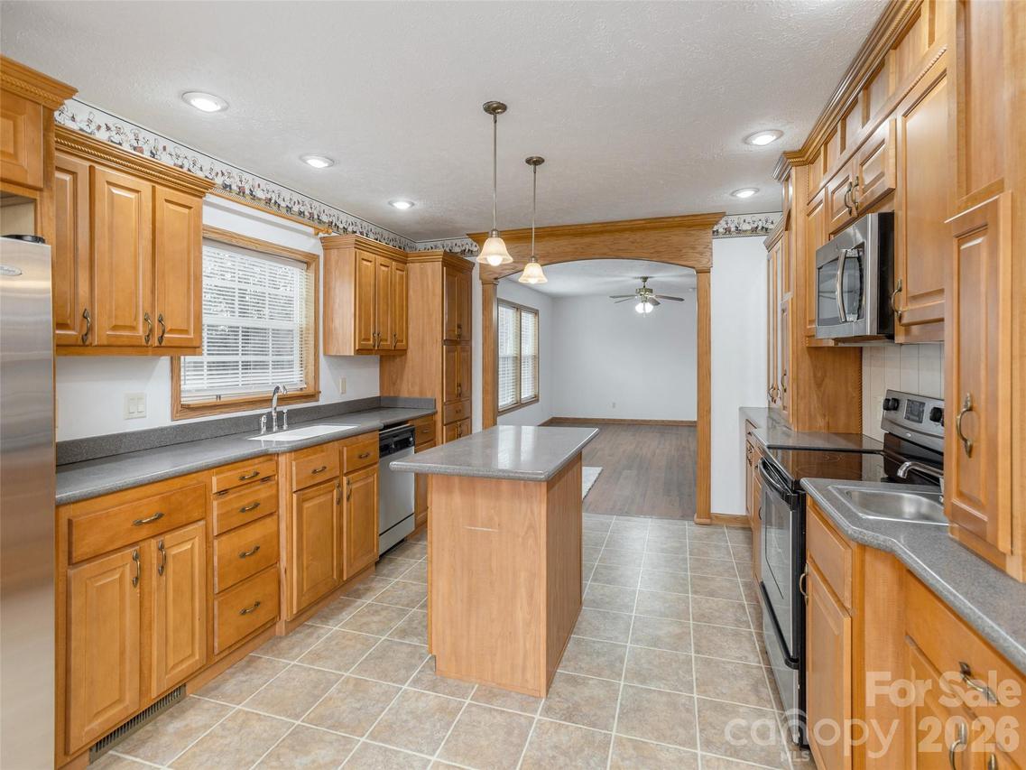 65 Philips Ct., Fletcher, NC 28732