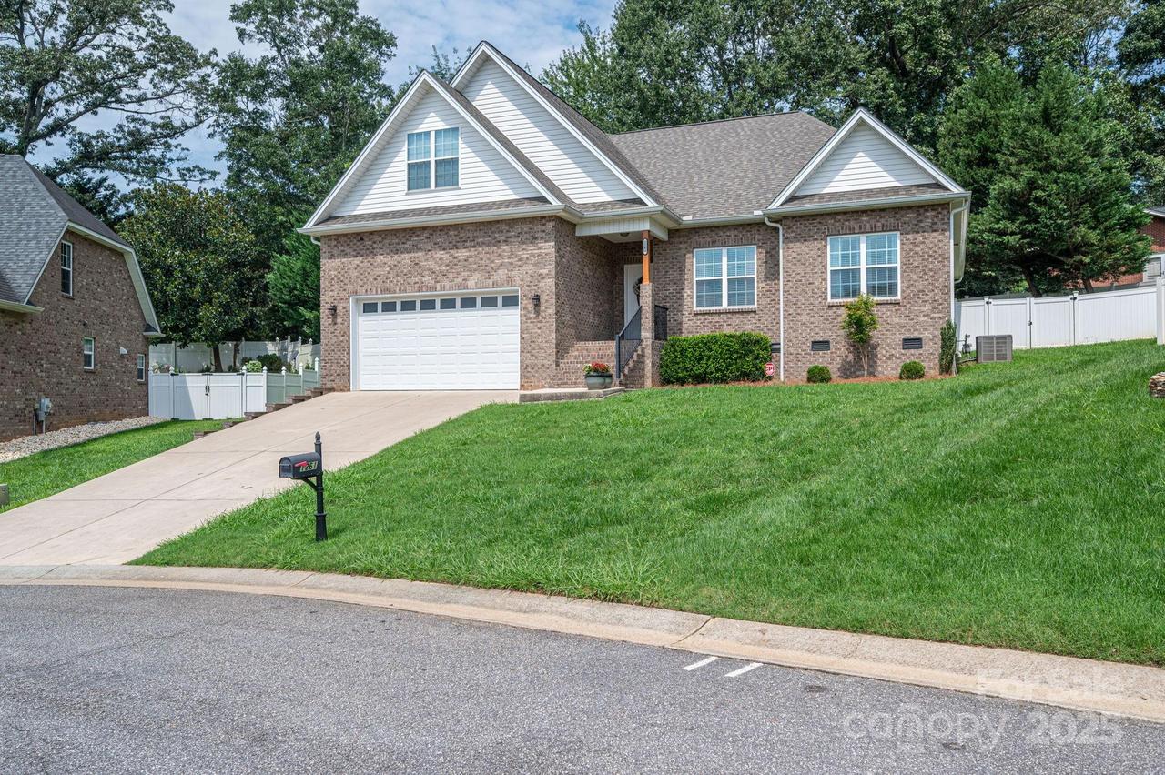 1261 10th Street Pl. #34, Hickory, NC 28601