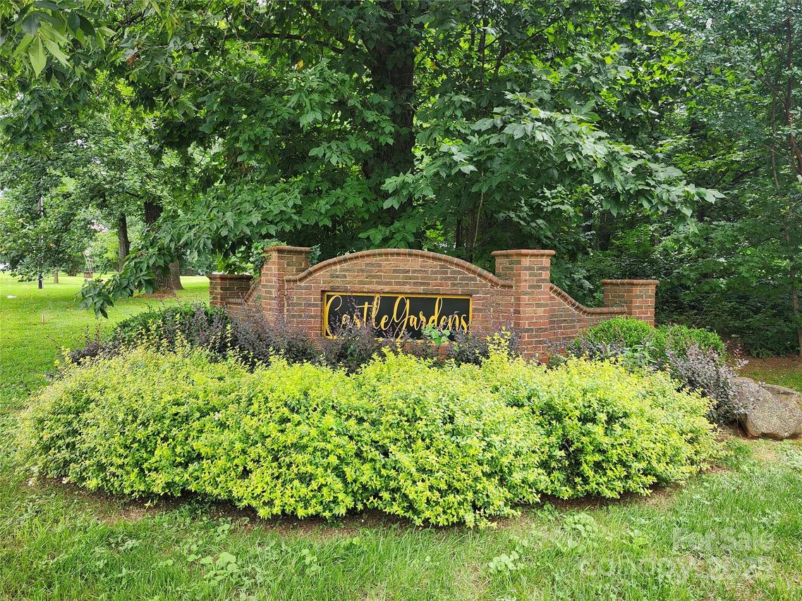 9843 Drawbridge Dr., Charlotte, NC 28215