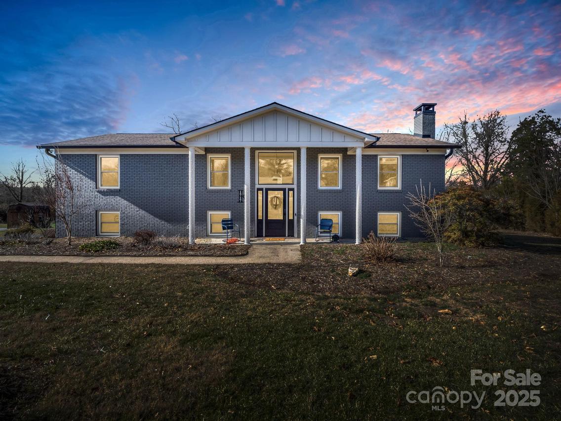 1717 Glenheath Dr., Hendersonville, NC 28791