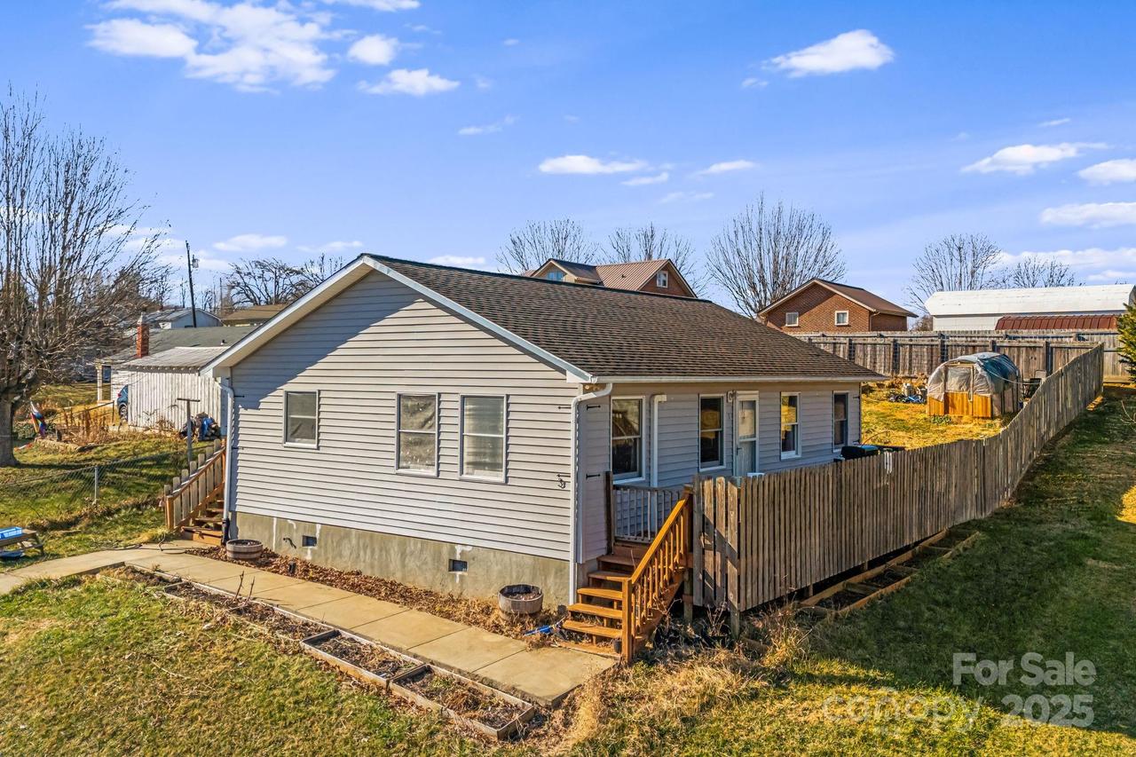 3 Elizabeth St., Canton, NC 28716