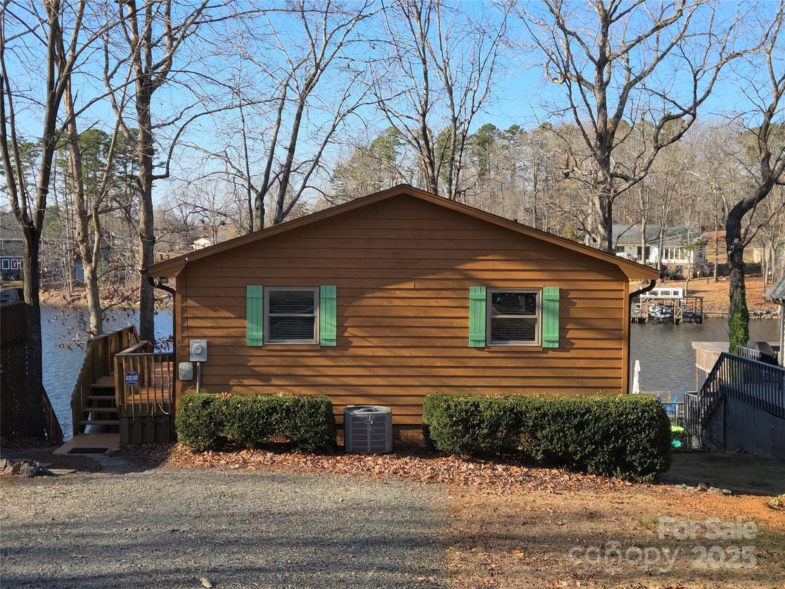174 N Shoreline Dr., Badin Lake, NC 28127