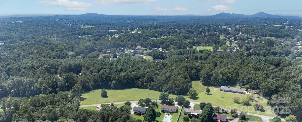 668 Meadowood St., Hudson, NC 28638