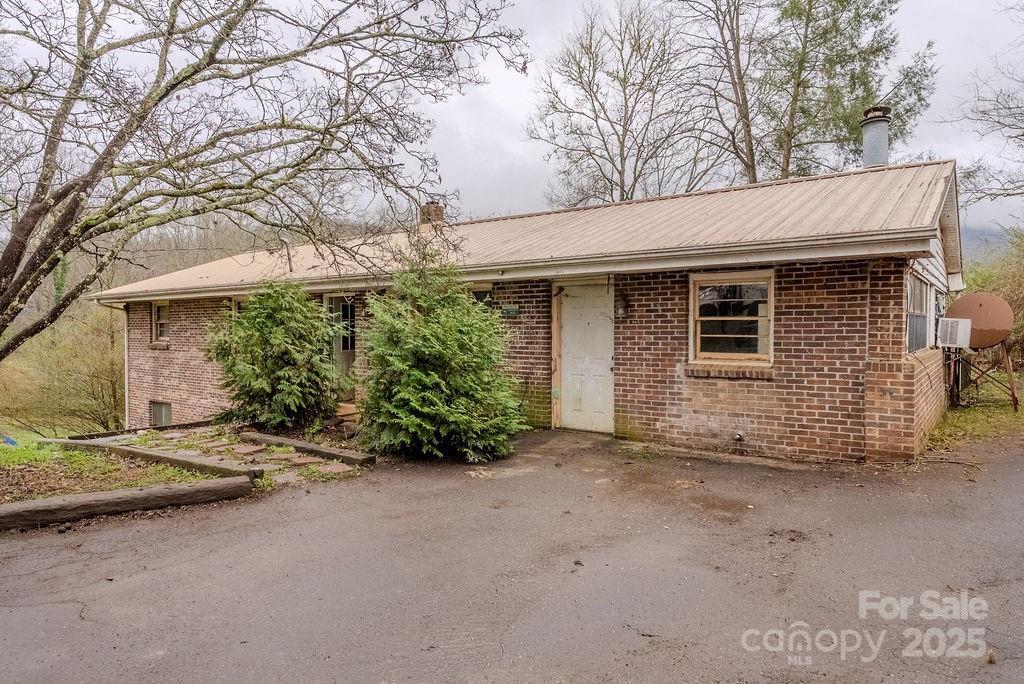 170 Clifton Ave., Bryson City, NC 28713