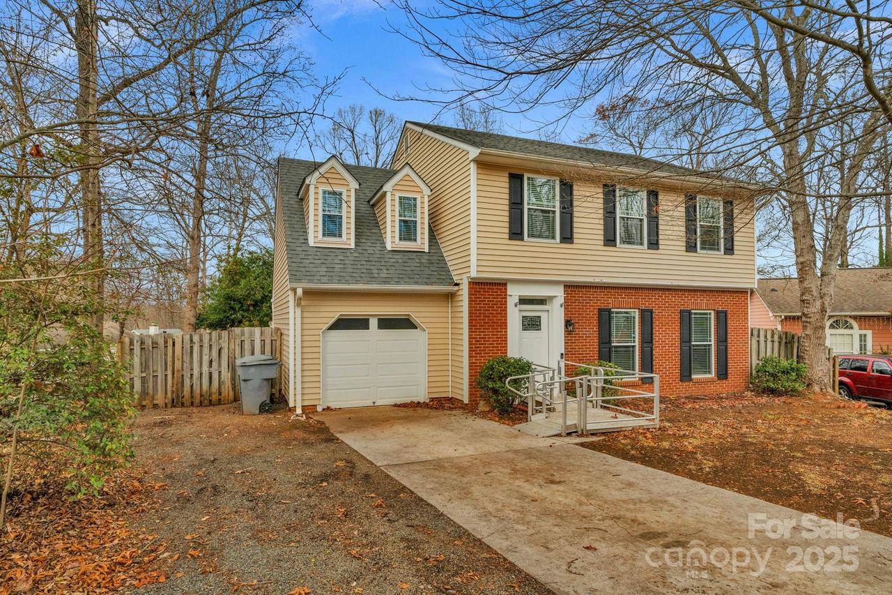 6109 Tartan Green Ct., Charlotte, NC 28227