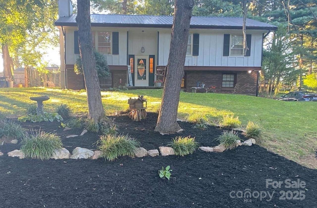 59 Springside Dr., Hendersonville, NC 28792