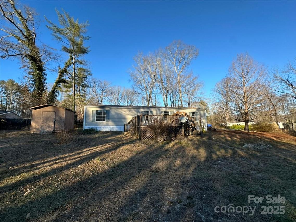 200 Rolling Oaks Dr., Hendersonville, NC 28791