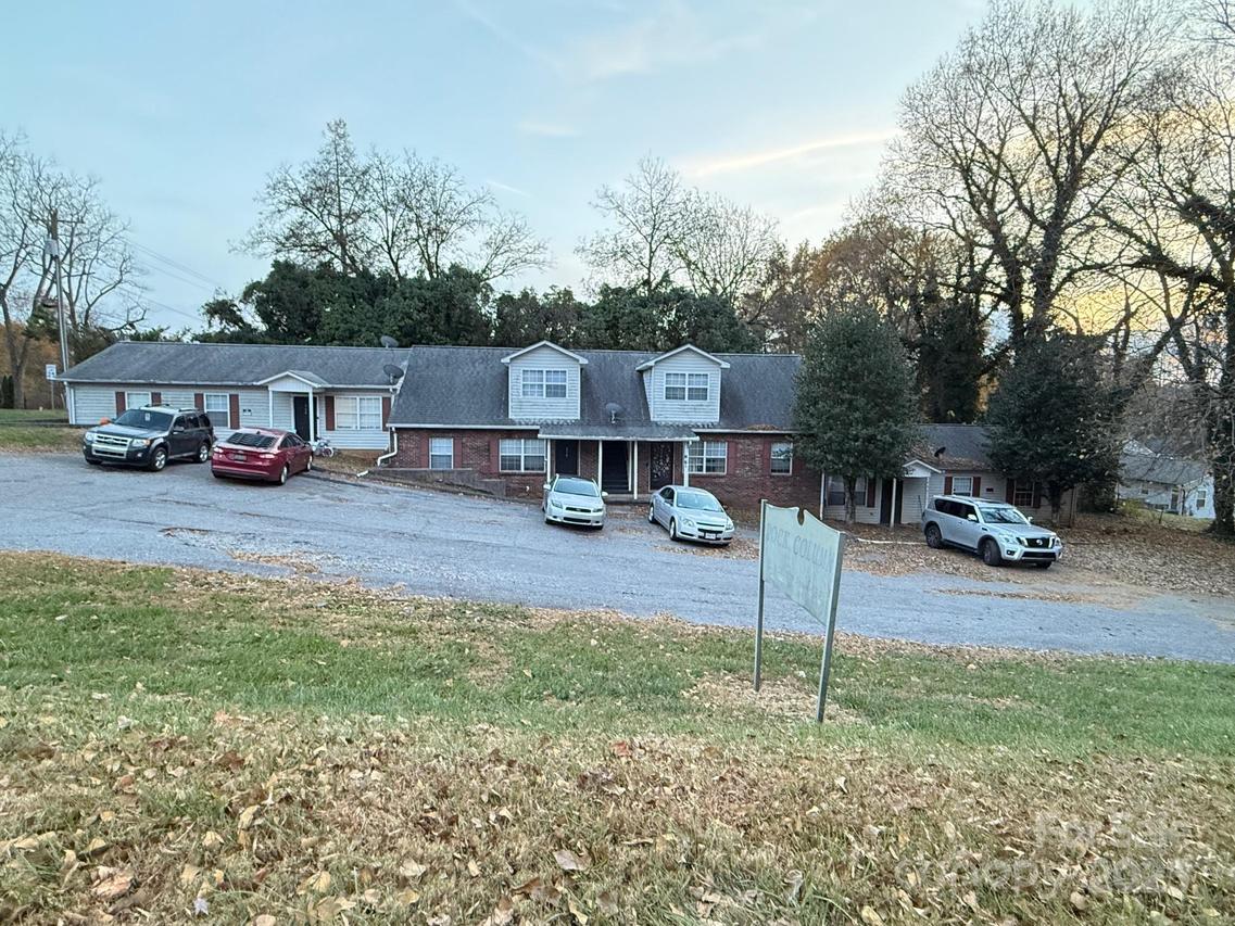 452 8th St., Hickory, NC 28602