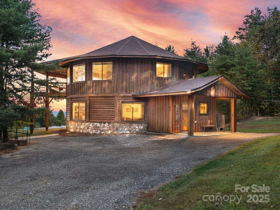 85 Balsamwood Rd., Leicester, NC 28748