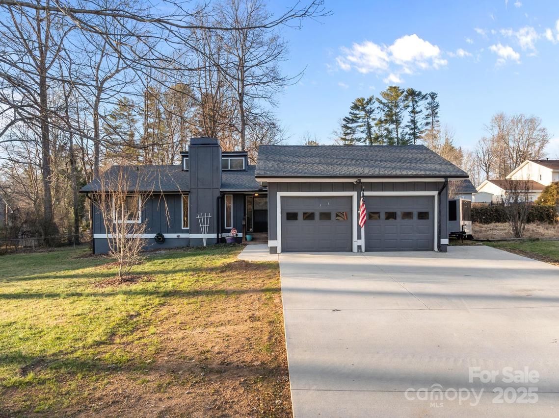 17 Berry Ln., Fletcher, NC 28732