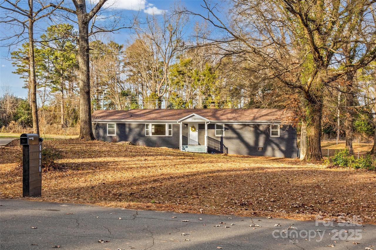 8610 Douglas Dr., Charlotte, NC 28217