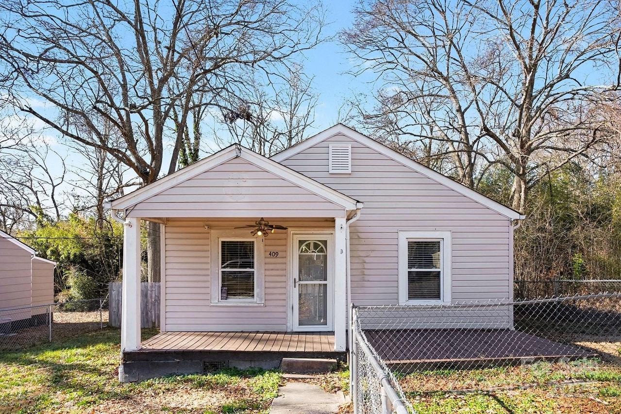 409 S Maple St., Dallas, NC 28034