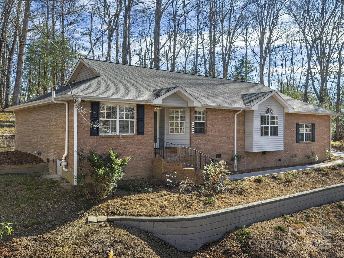 309 Derby Ln., Hendersonville, NC 28739