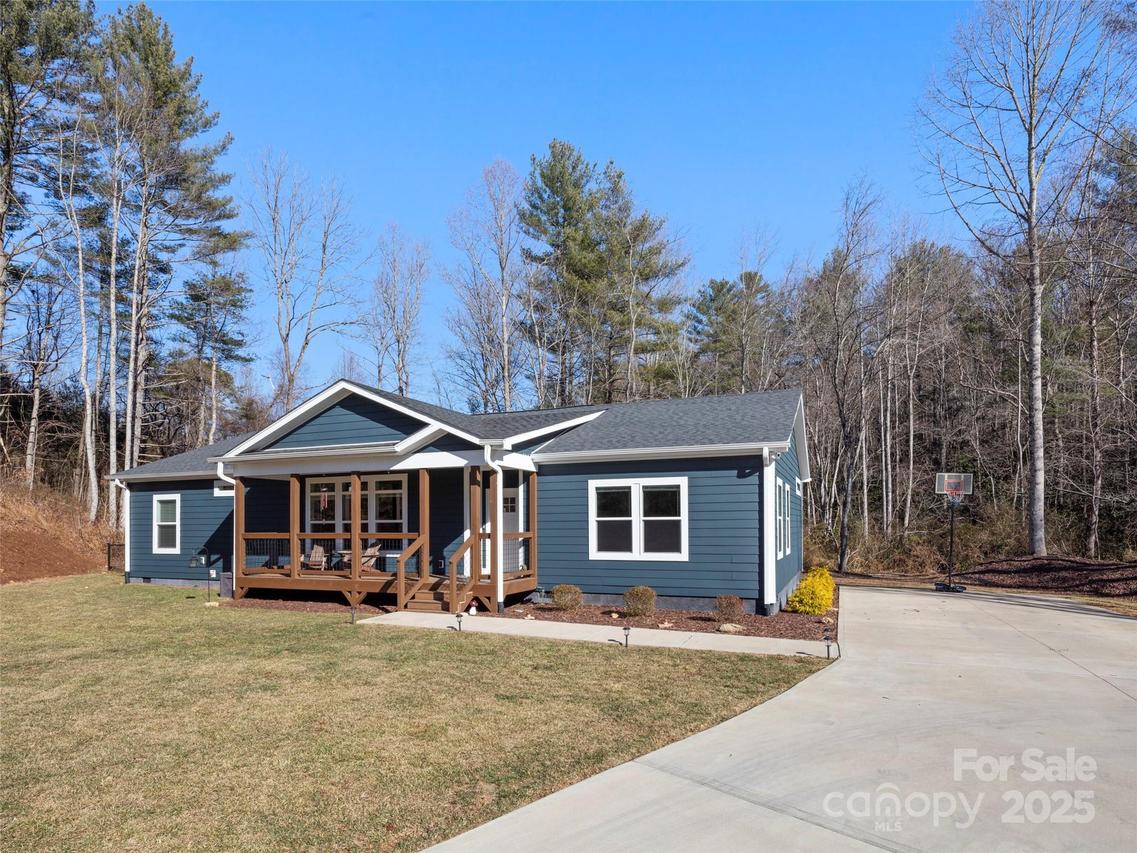 263 Moss Hill Dr., Hendersonville, NC 28792