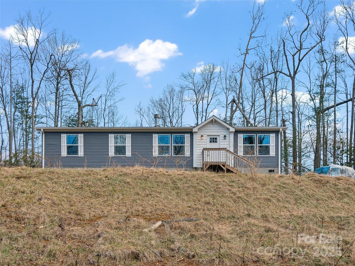 92 Jarrett Dr., Bakersville, NC 28705