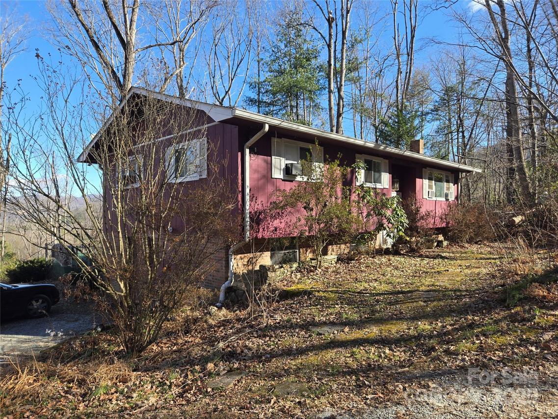 211 Holly Mountain Ln., Fletcher, NC 28732